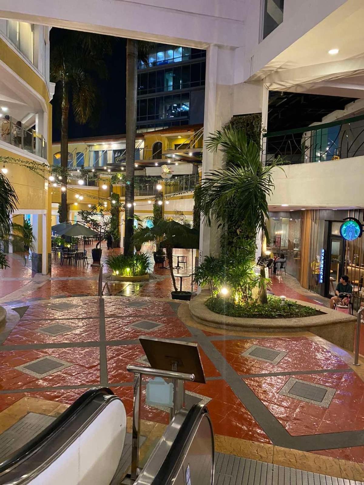 Classy 2Br Suite At Eastwood City With Pool And City Skyline View Manila Exterior photo